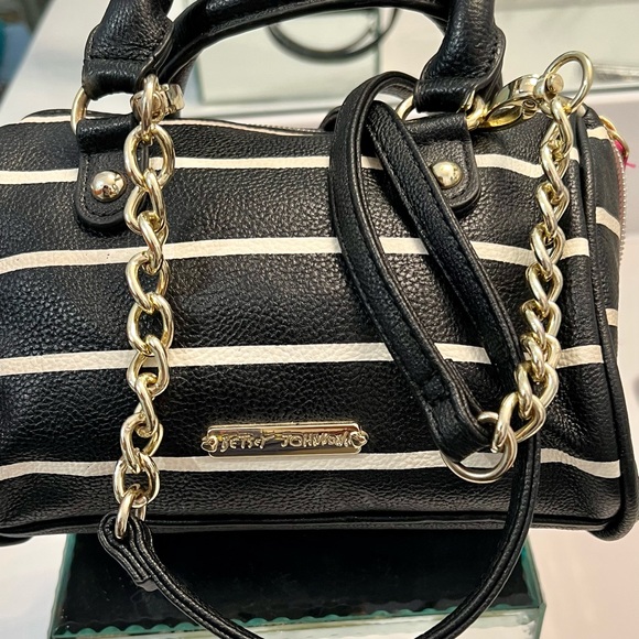 👜 Betsey Johnson Mini Barrel Purse w/ Surprise - Picture 1 of 10